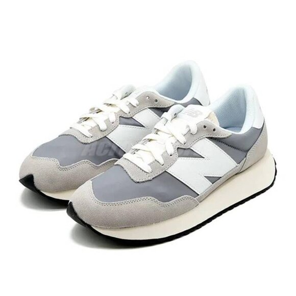 New Balance Tennis Shoes - Picture 2 of 4